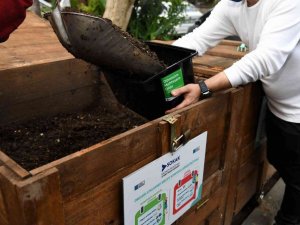 Kadıköy’de atıksız sokakta 3 ton atık komposta dönüştü