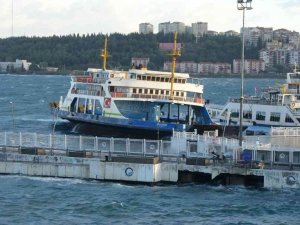 Çanakkale Boğazı’nda feribot seferleri yeniden başladı