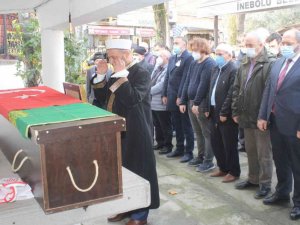 Korona virüse yenik düşen doktor son yolculuğuna uğurlandı