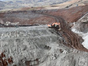 Atık havuzu patlayan maden şirketinde incelemelerde bulundu