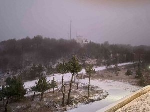 Balıkesir’e mevsimin ilk karı düştü