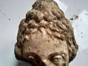 Konuralp’teki kazıda heykel başı bulundu