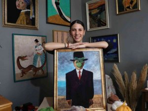 Binlerce iğne darbesiyle sanat eseri ortaya çıkarıyor