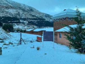 İzmir Bozdağ’a mevsimin ilk karı düştü