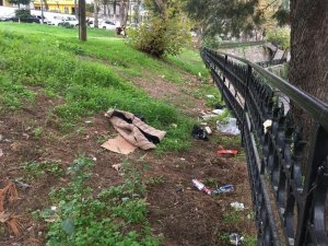 Duyarsız vatandaşlar Pınarbaşı Mesire Alanı giriş yolunu çöplüğe çevirdi