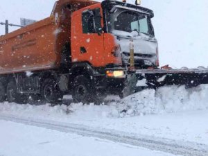 Ardahan’da ulaşıma kar ve tipi engeli