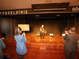 “Erkek Aklı - Oksimoron” adlı tiyatro oyunu Kartal’da sahnelendi