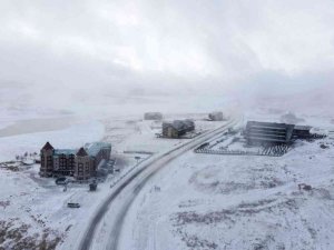 Kar yağışının devam ettiği Erciyes’te kar kalınlığı 15 santime ulaştı