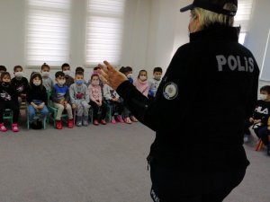 Pursaklar Belediyesi Nezaket Okulu’nda miniklere meslekler tanıtılıyor