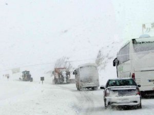 Bayburt’a aralık karla geldi