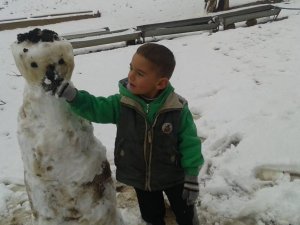 Darende’ye mevsimin ilk kar yağışı sevindirdi