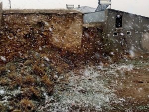 Elazığ’a mevsimin ilk karı yağdı
