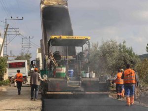 Mersin’de yol çalışması sürüyor