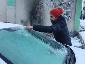 Erzurum buz kesti, gece eksi 14’ü, gündüz eksi 8’i gördü