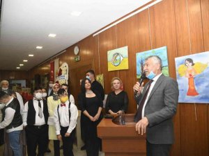 "Dünyanın En Güzel Renkleri" karma resim sergisi