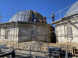 Fatih Köşkü bin 500 tonluk beton yükten kurtarıldı