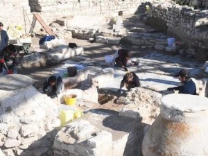 Kuşadası’nda 5’inci yüzyılda inşa edilen vaftizhane bulundu