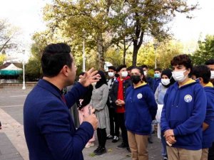 "Savunmanın ayak izleri" öğrencilere yerinde anlatılıyor