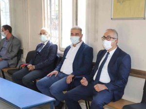 Tutşi daha iyi hizmet için personelle bir araya geldi