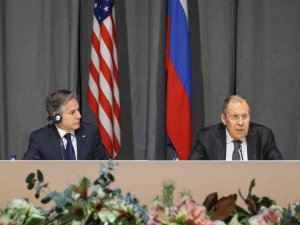 Lavrov ve Blinken Stockholm’de bir araya geldi