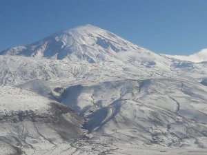 Ağrı Dağı beyaz gelinliğini giydi