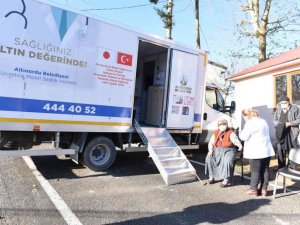 Mobil sağlık tarama aracı aşı için kırsalda