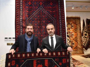 Tarihi 3 bin yıl öncesine dayanan halılar Bursa’da sergileniyor