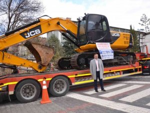 Emet Belediyesi’nin araç filosuna ekskavatör katıldı