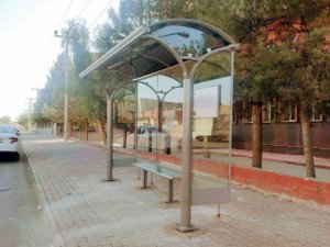 Mardin’de ihtiyaç duyulan noktalara kabinli duraklar yerleştirildi