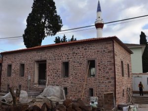 Yunusemre Belediyesi Üçpınar’daki tarihi restore ediyor