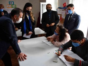 Söke Kaymakamı Güney’den özel eğitim öğretmenlerine özel kutlama