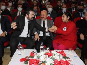 Başkan Sayan, Elifnur’un hediye isteğini yerine getirdi