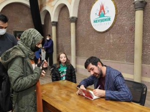 Kitap fuarının ilk konuğu Serdar Tuncer oldu