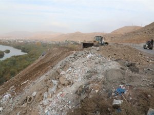 Cizre Belediyesi, ilçedeki moloz kirliliğinin önüne geçiyor