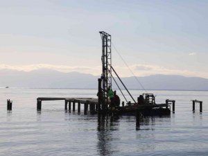 Bodrum’da kaçak iskeleler teker teker yıkılıyor