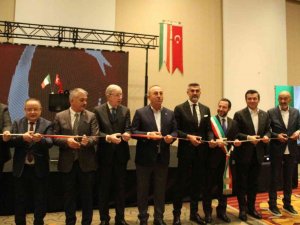 Çavuşoğlu: "İtalya ile 30 milyar dolar hedefine ulaşacağız"