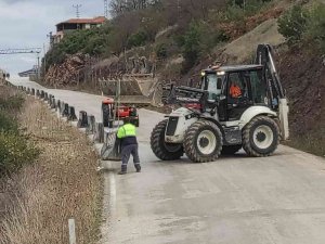 Vali vatandaşın "yola bariyer" talebine duyarsız kalmadı