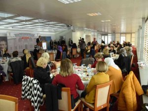 Kadınlara seçme ve seçilme hakkının yıldönümü muhtarlarla kutlandı