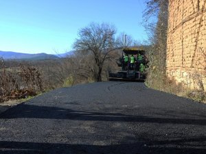 Büyükşehir’in asfalt çalışmaları Pamukova’da devam ediyor