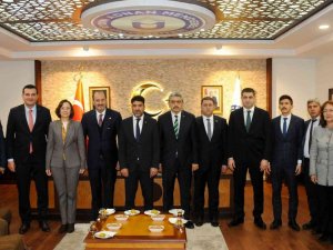 ADÜ Rektörü Aldemir, MHP heyetini ağırladı