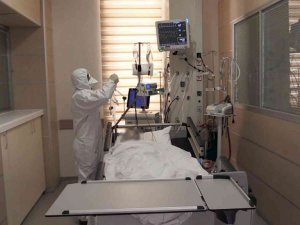 Sağlık çalışanları aşı olmayan hastaların pişmanlığına tanıklık ediyor