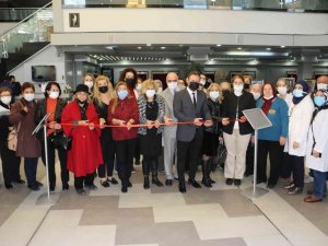 Hediyelik eşyalar sergide beğeniye sunuldu