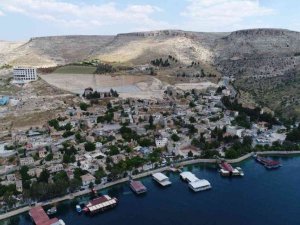 Halfeti’de 10 adet yüzer duba restoran ihale edilecek