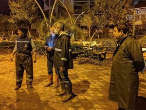 Marmaris Belediye Başkanı Oktay’dan gece mesaisi