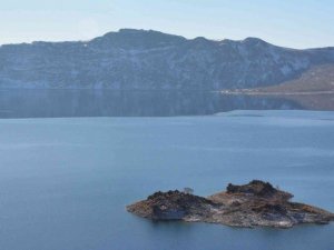 Dünyanın ikinci büyük krateri beyaz gelinliğini giydi