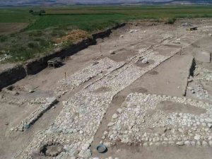 Türkiye ve Kırgızistan’daki bin yıllık mezarlarda aynı gelenek kullanılmış