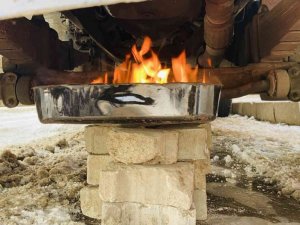 Sibirya soğukları Ağrı’da araçların depolarını dondurdu