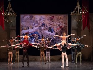 ‘Romeo ve Juliet’ gündüz gösterimi ile sahnede