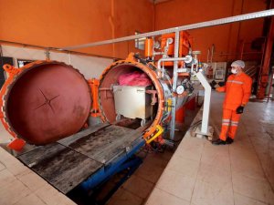 Ayda 210 ton tıbbi atığı evsel atığa dönüştürüyor