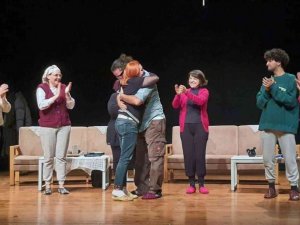 Büyükşehir Tiyatrocuları İstanbul’da sahne aldı